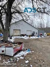 3 Beds 2 Baths - House