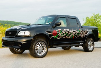 JOE QUE'S AUTO BODY