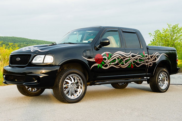 JOE QUE'S AUTO BODY